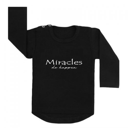 miracles happen shirt zwart